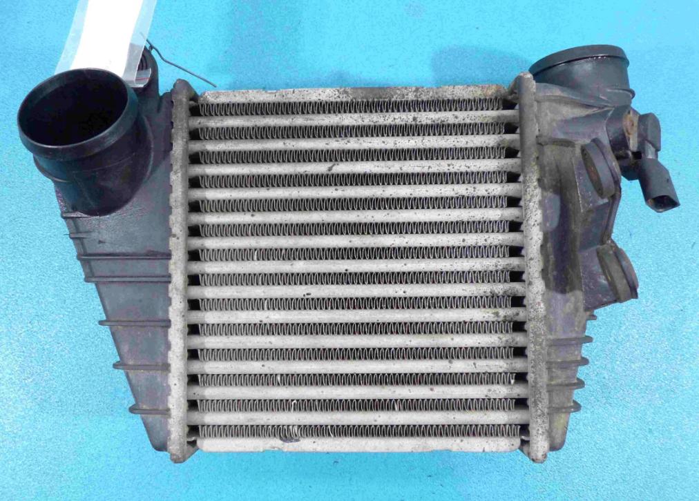 Intercooler so snímačom Audi A3, Seat Toledo II, Leon, Octavia I, Golf IV, Bora 1,9TDI 66kW, 74kW, 85kW 1.8T 110kW, 132kW 1J0145803F, (snímač 038906051, 0281002177)