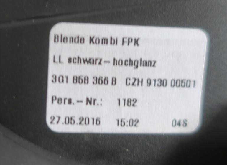 VW PASSAT B8  Rámček pristrojovky LCD 3Q1858366B