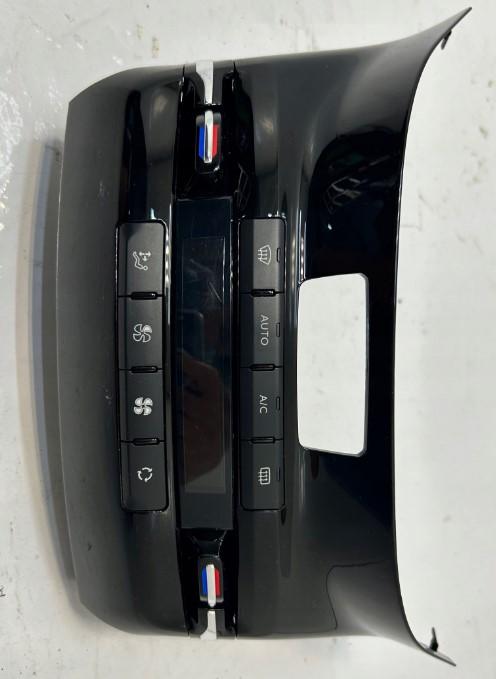 PEUGEOT 208 Panel kúrenia klimatizácie 96722471XU