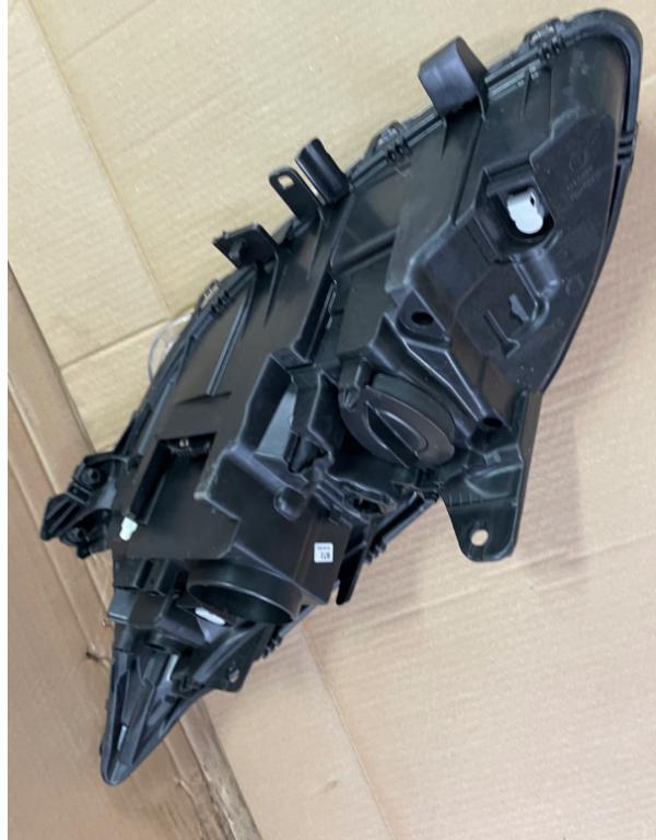 Renault Laguna III LIFT   2007-2015 Reflektor pravý 260100074R (Pravé)