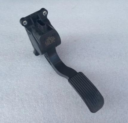 Mercedes Vito W447 plynovy pedal  028755023  A4473000100