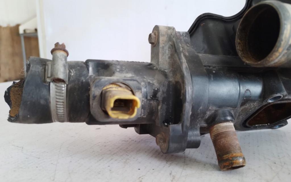 PEUGEOT VOLVO 2.0HDI Obal termostatu 9646439080