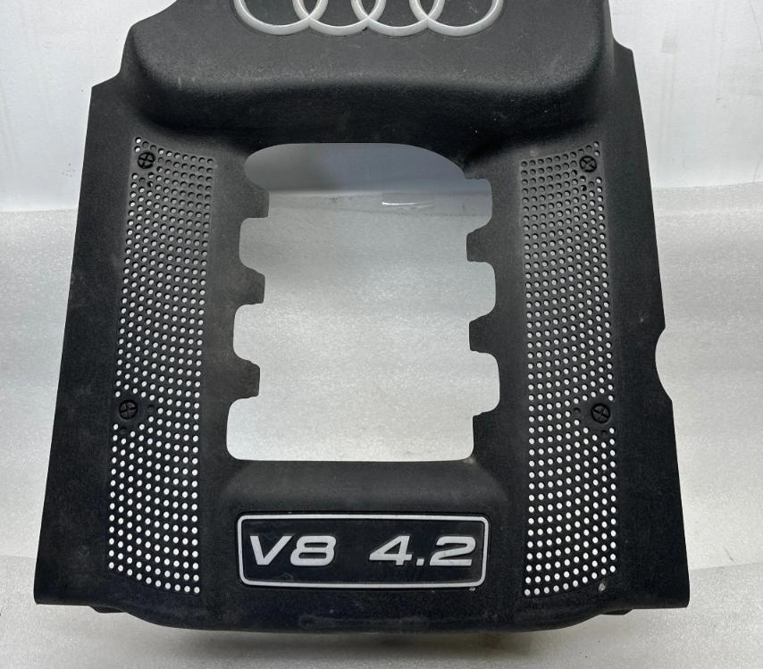 Audi A8 D2 kryt motor 077103935M