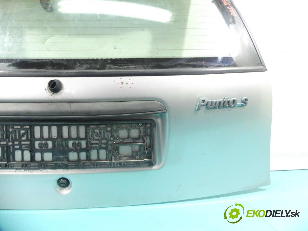 Fiat Punto I 1993-1999 1.7 td 63 HP manual 46 kW 1698 cm3 5- zadna kufor  (Zadné kapoty)