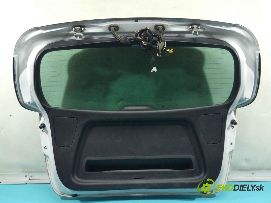 Seat Altea 1.6 tdi 105 HP manual 77 kW 1598 cm3 5- zadna kufor  (Zadné kapoty)