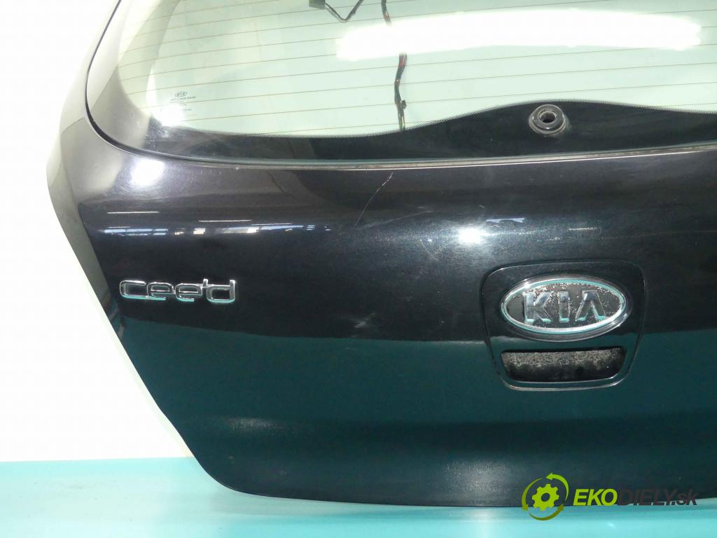 Kia Ceed I 2006-2012 1.6 16v 126 HP manual 93 kW 1591 cm3 3- zadna kufor  (Zadné kapoty)