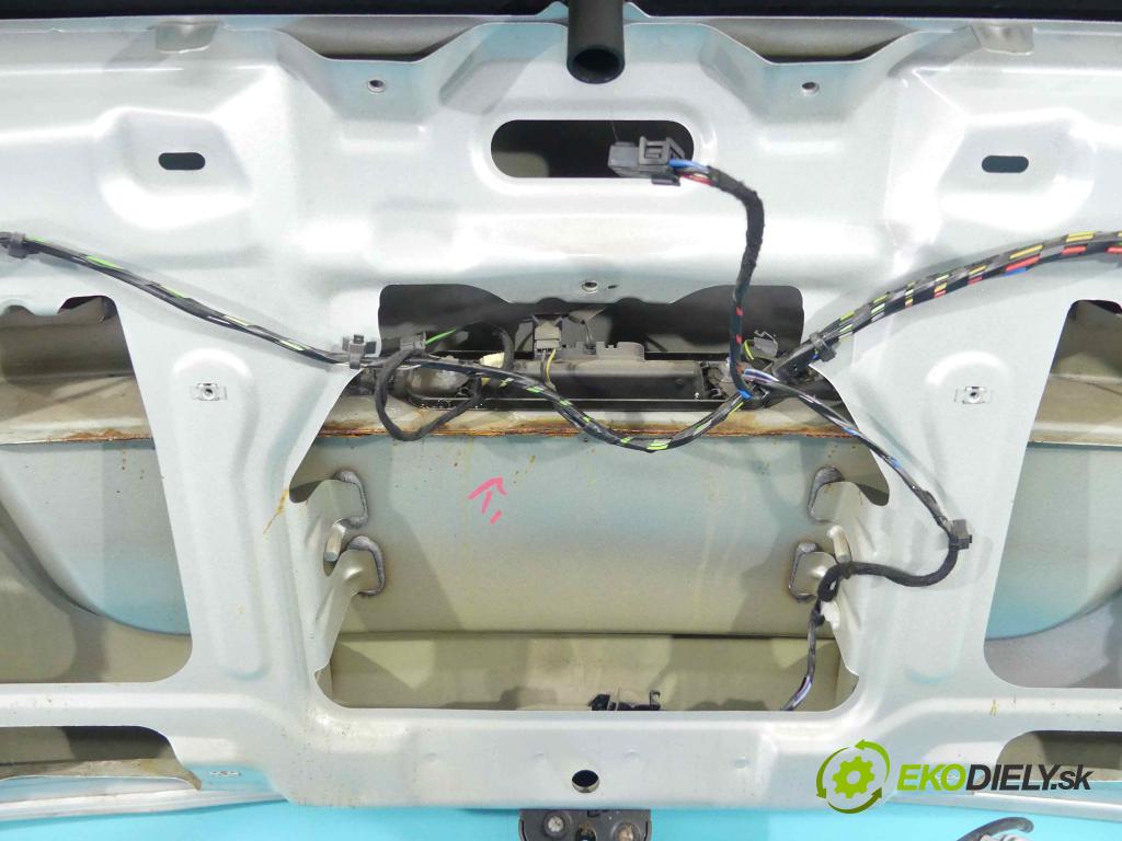 Opel Astra IV 2009-2015 1.4 T 140 HP manual 103 kW 1364 cm3 5- zadna kufor  (Zadné kapoty)
