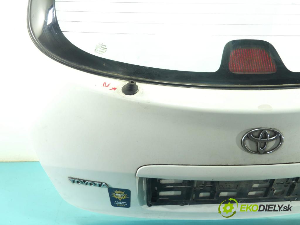 Toyota Corolla E11 1997-2002 1.4 vvti 97KM manual 71 kW 1398 cm3 5- zadna kufor  (Zadné kapoty)