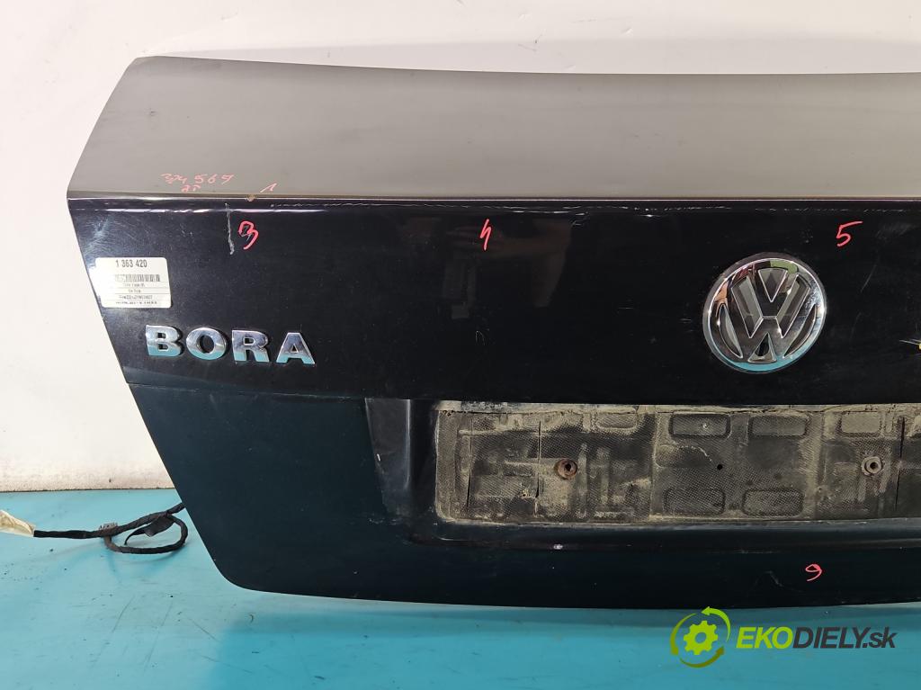 Vw Bora 1.6 8v sr 101 HP manual 74 kW 1595 cm3 4- zadna kufor  (Zadné kapoty)