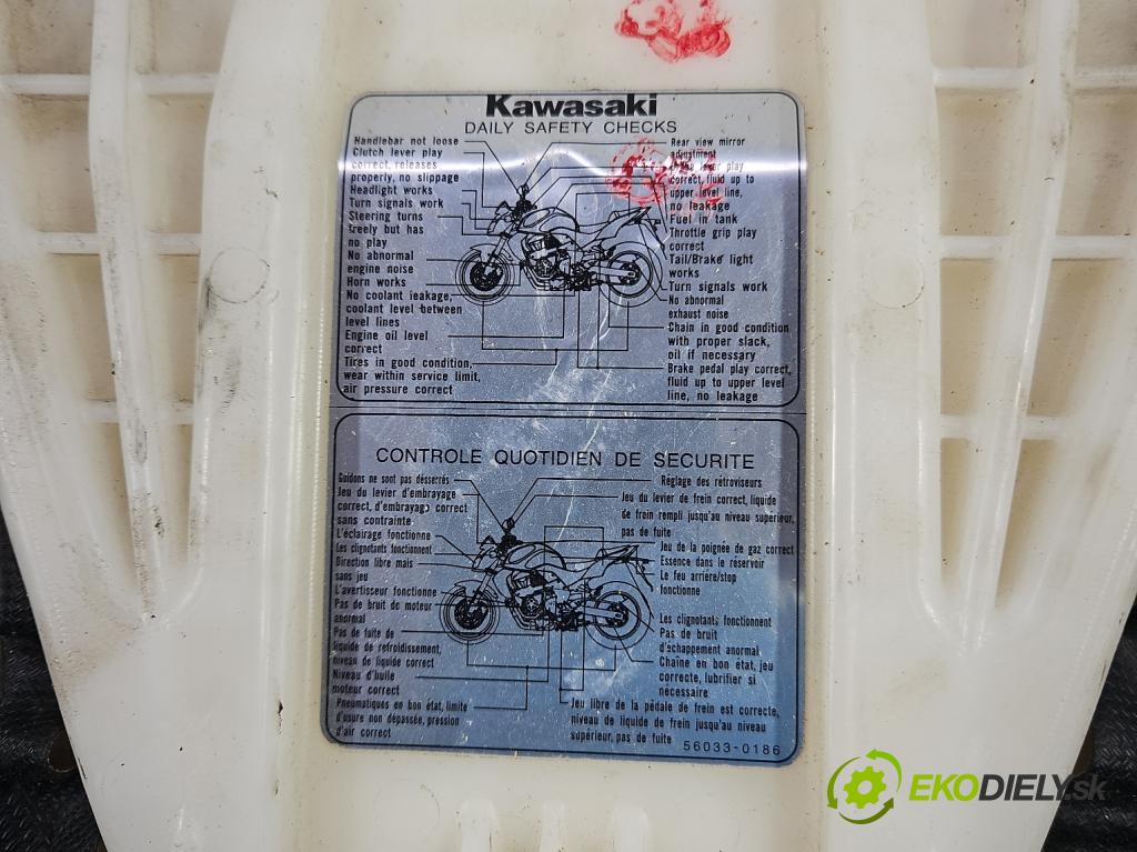 Kawasaki Z750 0.7 manual 25 kW 748 cm3 2- Pohovka: zadní  (Sedačky, sedadla)