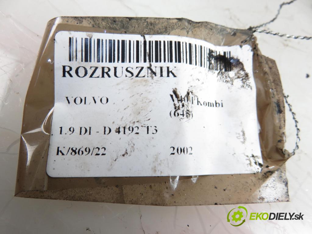 VOLVO V40 Kombi (645) KOMBI 2002 1870,00 Rozruszniki kompletne 1870,00 Štartér 8200064465;30620657 (Štartéry)