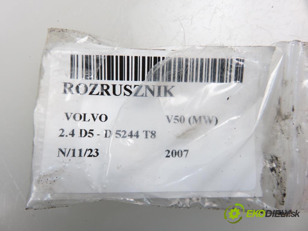 VOLVO V50 (MW) KOMBI 2007 2400,00 Rozruszniki kompletne 2400,00 Štartér 30724473; 0001109264 (Štartéry)