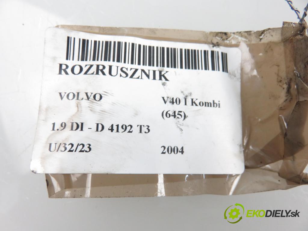 VOLVO V40 Kombi (645) KOMBI 2004 1870,00 Rozruszniki kompletne 1870,00 Štartér 30620657; D7R48 (Štartéry)