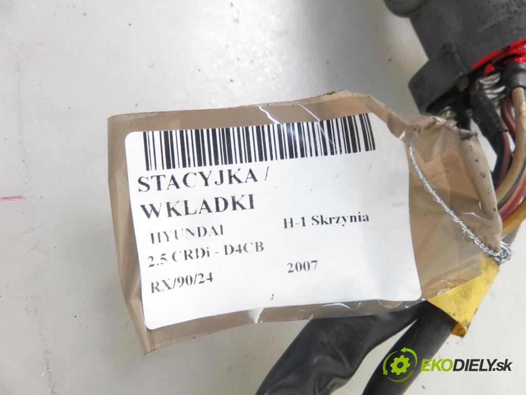 HYUNDAI H-1 Skrzynia FURGON 2007 103,00 2.5 CRDi 140 - D4CB 2497,00 spinačka  (Spínacie skrinky a kľúče)