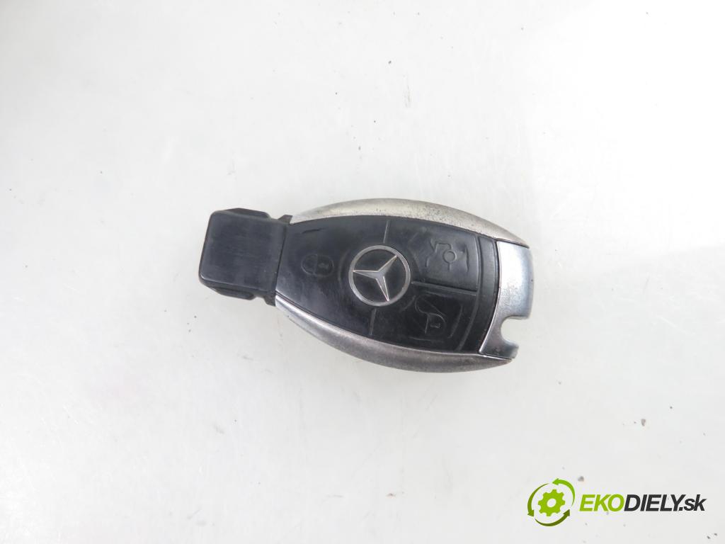 MERCEDES-BENZ KLASA E (W211) SEDAN 2002 130,00 E 270 CDI 177 - OM 647.961 2685,00 spínačka 2115450608 ; 33002203 (Spínací skříňky a klíče)