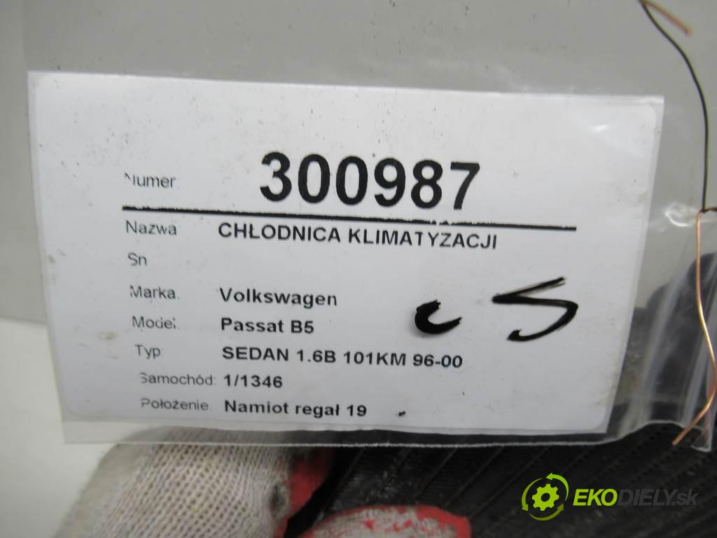 Volkswagen Passat B5  1999 74 kW SEDAN 1.6B 101KM 96-00 1600 Chladič klimatizácie 8D0260401H (Chladiče klimatizácie)