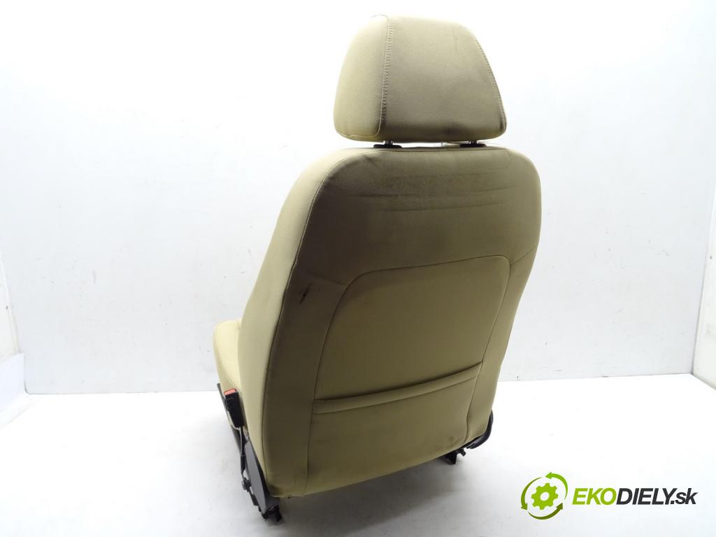 SEAT EXEO (3R2) 2008 - 2013    1.6 75 kW [102 KM] benzyna 2009 - 2010  Sedadlo pravy  (Sedačky, sedadlá)