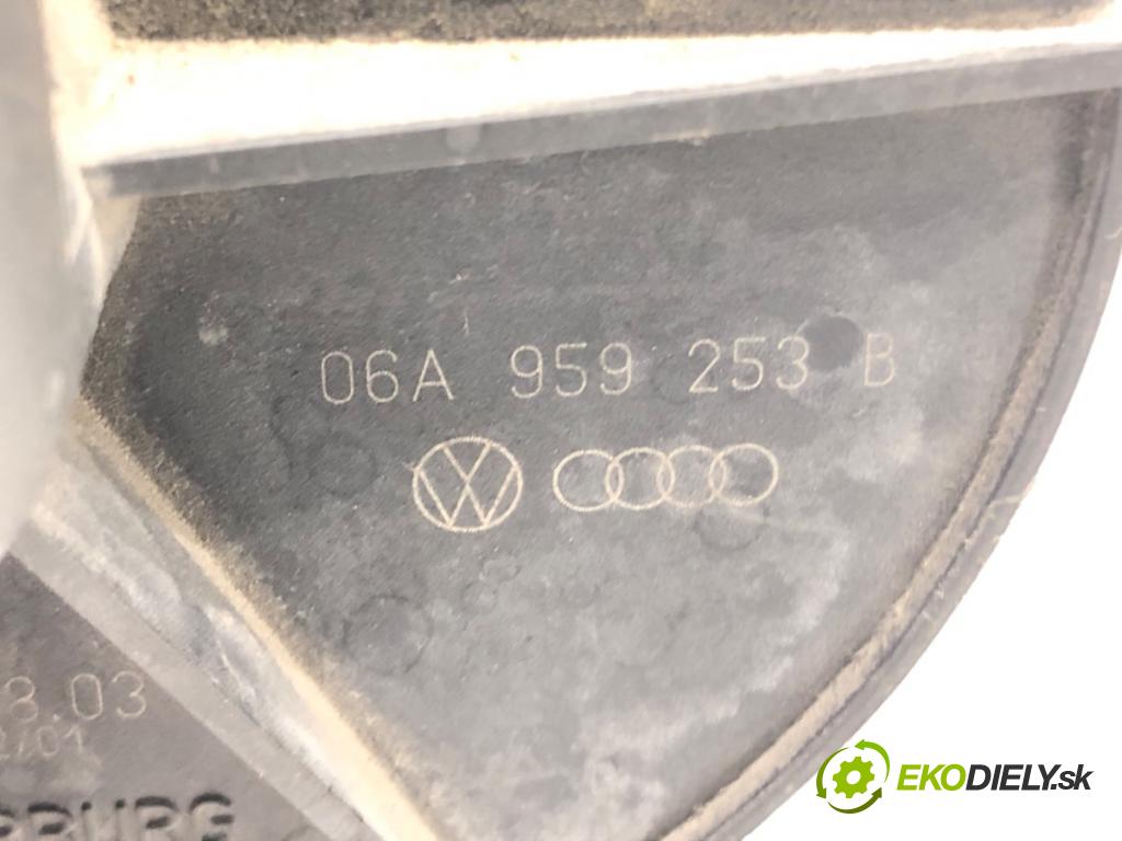 AUDI A3 (8L1) 1996 - 2006    1.6 75 kW [102 KM] benzyna 2000 - 2003  pumpa vzduchu sekundárního 06A959253B (Ostatní)