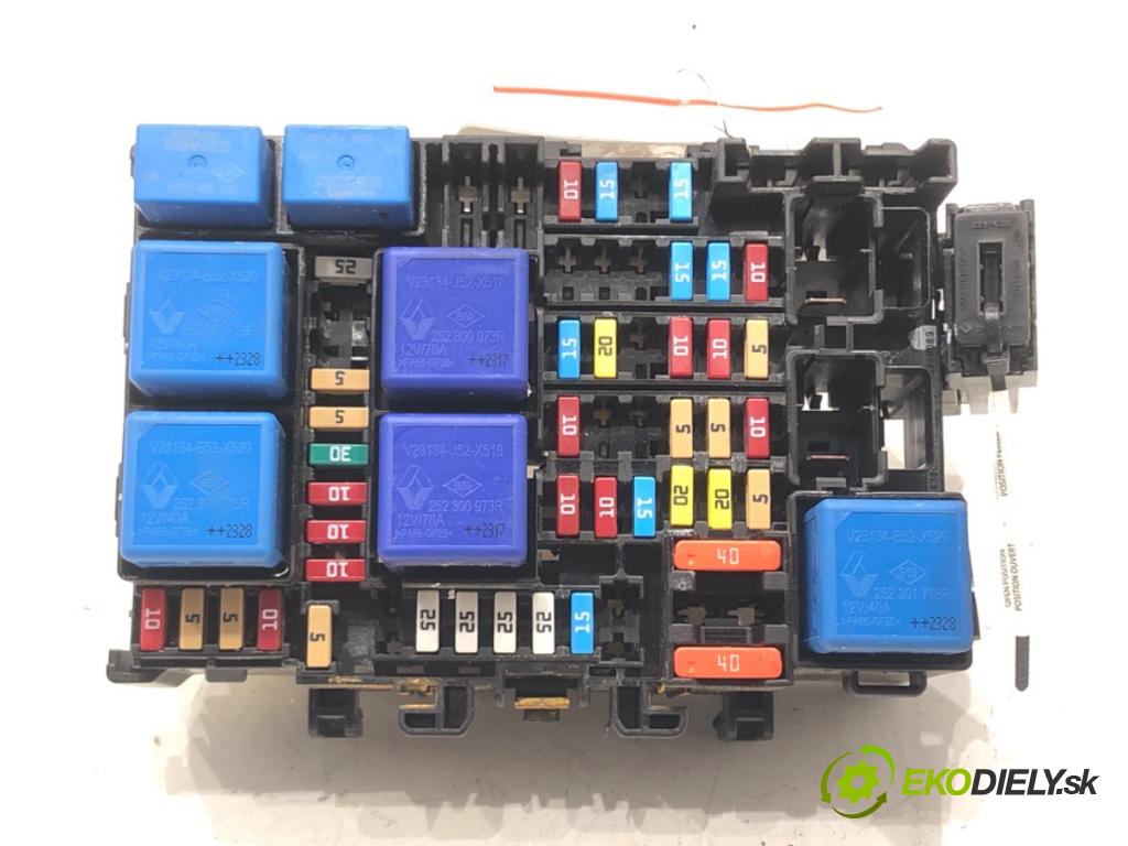 RENAULT CAPTUR II 2020 - 2022    TCe 140 (HFN0) 103 kW [140 KM] benzyna 2020 - 2022  skříňka poistková 6357-0069 (Pojistkové skříňky)