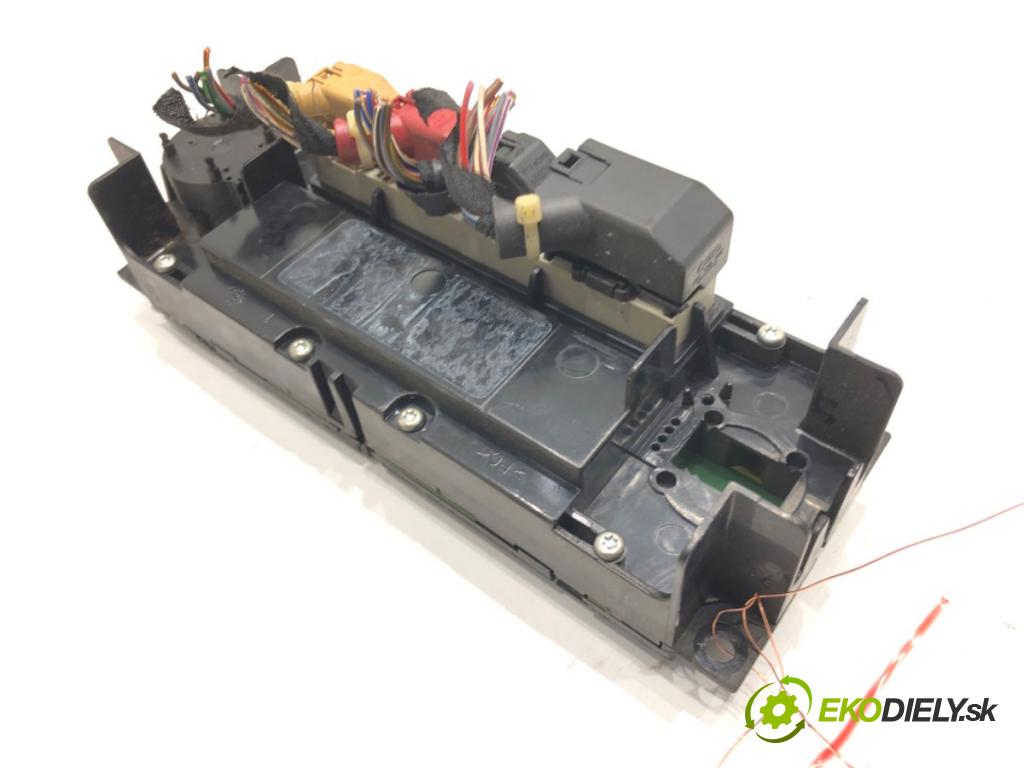 SKODA OCTAVIA I (1U2) 1996 - 2010    1.9 TDI 66 kW [90 KM] olej napędowy 1996 - 2010  Panel ovládaní topení  (Ovládaní topení a přepínače)