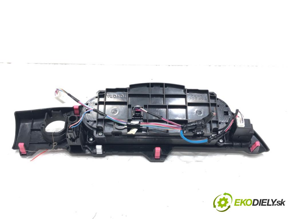 TOYOTA YARIS (_P13_) 2010 - 2022    1.5 (NSP131_) 82 kW [112 KM] benzyna 2017 - 2022  Panel ovládania kúrenia 55900-0D800 (Prepínače, spínače, tlačidlá a ovládače kúrenia)