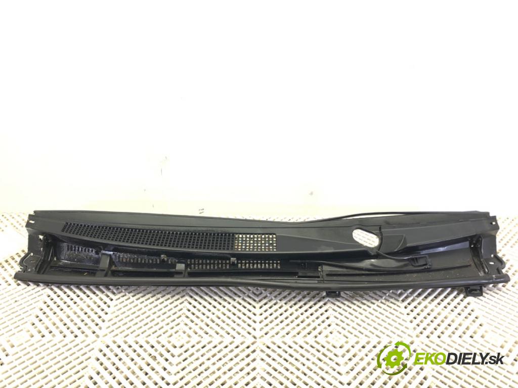 TOYOTA YARIS (_P13_) 2010 - 2022    1.3 (NSP130_) 73 kW [99 KM] benzyna 2011 - 2022  Torpédo, plast pod čelné okno 55783-0D140 (Torpéda)