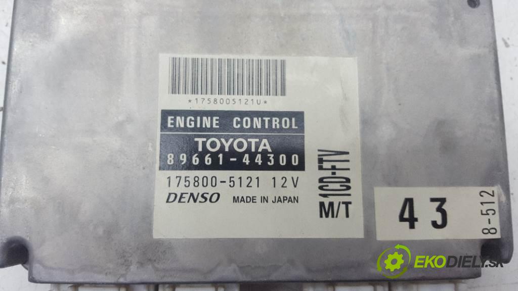 TOYOTA AVENSIS  2001 85kW   1995 riadiaca jednotka Motor 89661-44300 (Riadiace jednotky)