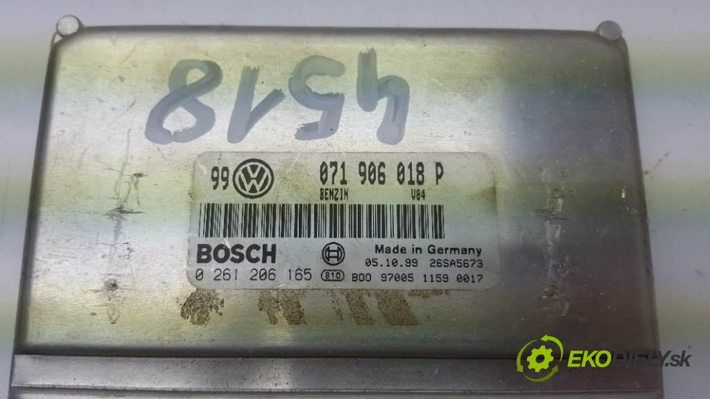 VOLKSWAGEN PASSAT B5 B5 1998 110kw B5 2324 řídící jednotka motora 071906018P (Řídící jednotky)